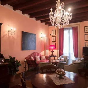 Apartment Broletto 26, Milan